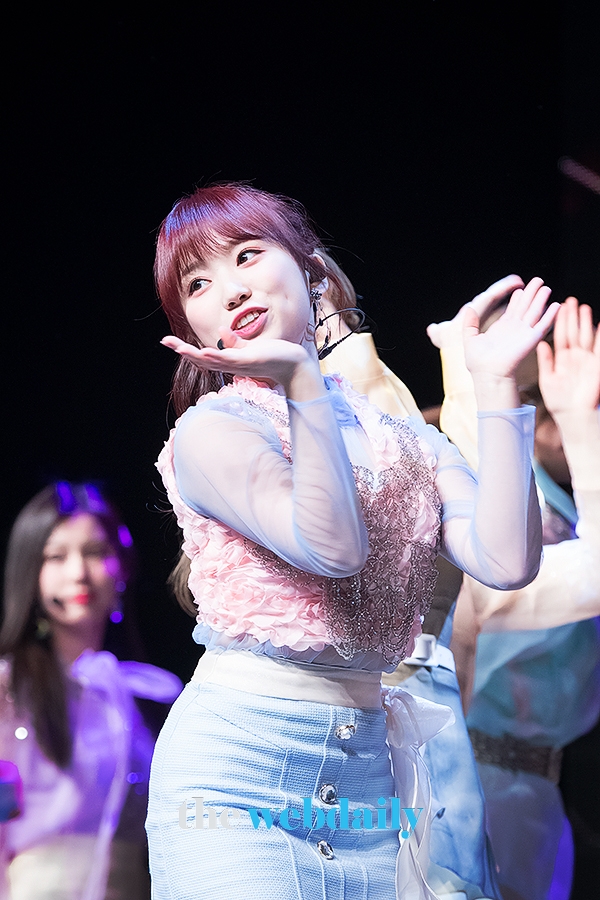 아이즈원(IZONE) 야부키나코, 'HEART*IZ' 쇼케이스 현장