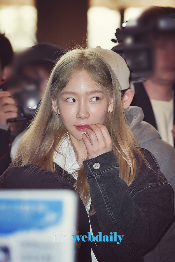 소녀시대 태연, 김포국제공항 출국 현장
