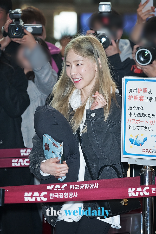 소녀시대 태연, 김포국제공항 출국 현장