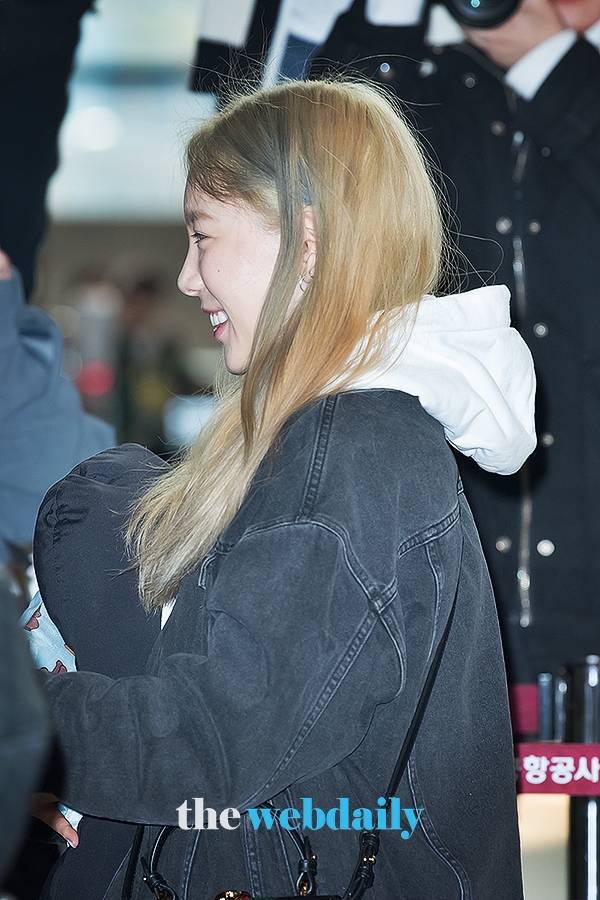 소녀시대 태연, 김포국제공항 출국 현장