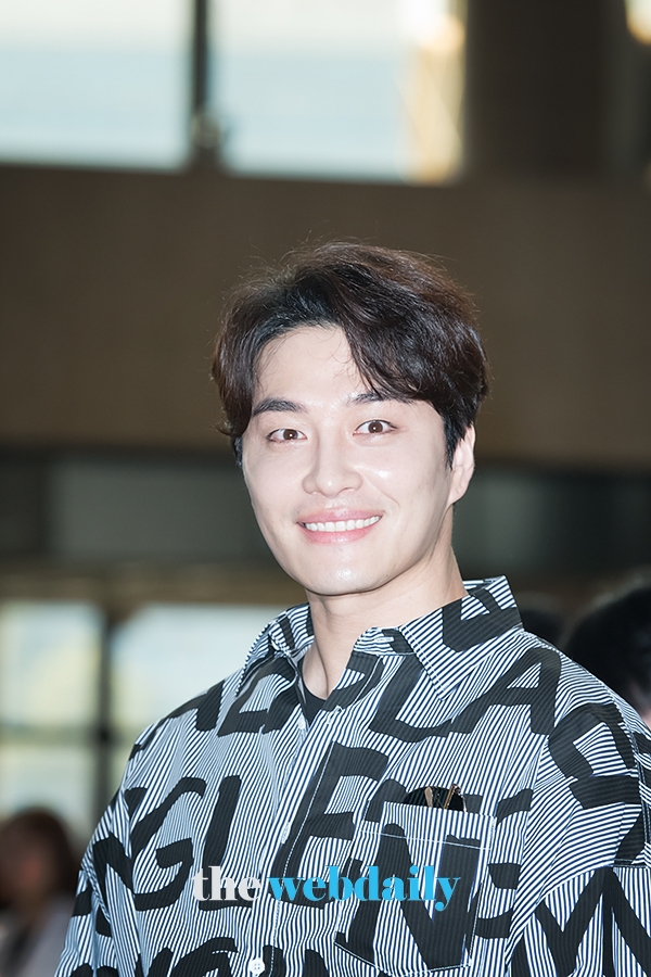민우혁, 김포국제공항 출국 현장
