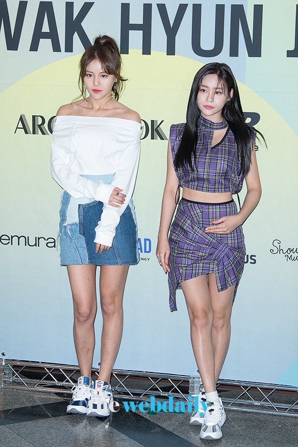 AOA 혜정-유나, 곽현주 컬렉션 2019 F/W 오프쇼 포토월 행사 현장