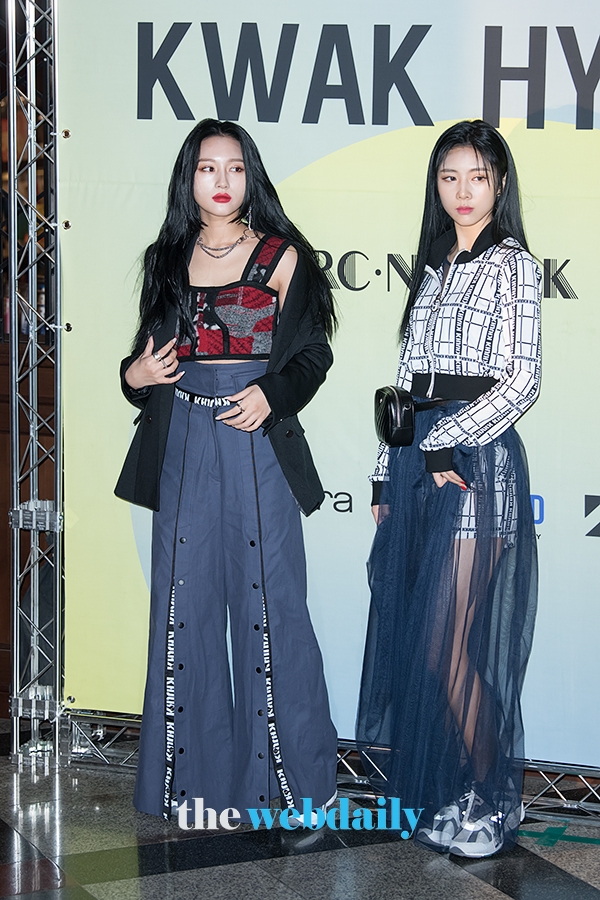 드림캐쳐 시연-유연, 곽현주 컬렉션 2019 F/W 오프쇼 포토월 행사 현장