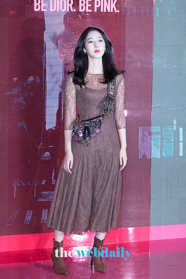 여자친구 신비, 디올 신제품 런칭 포토월 행사 현장
