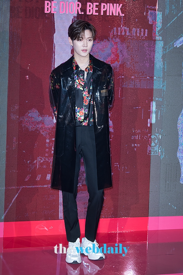 뉴이스트 렌, 디올 신제품 런칭 포토월 행사 현장