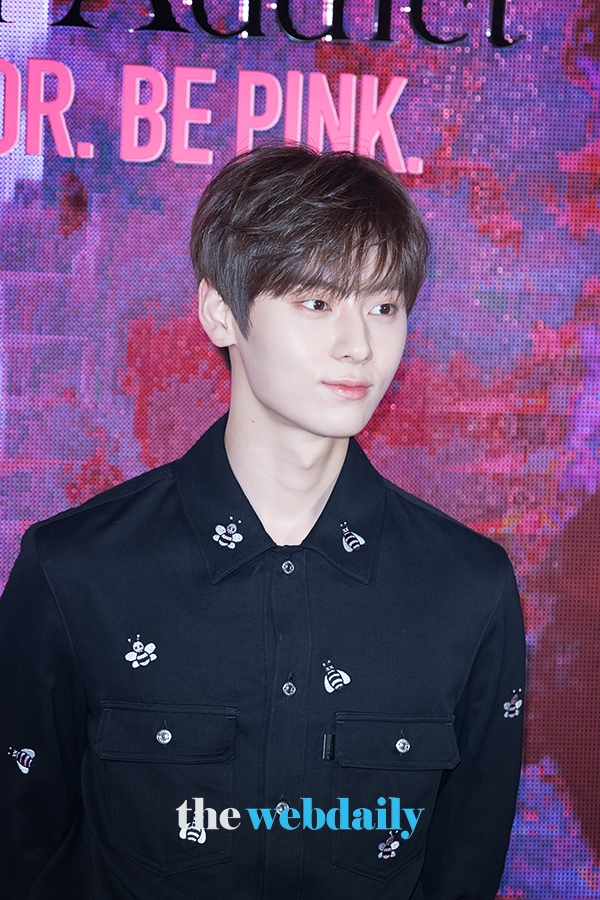 뉴이스트 황민현, 디올 신제품 런칭 포토월 행사 현장