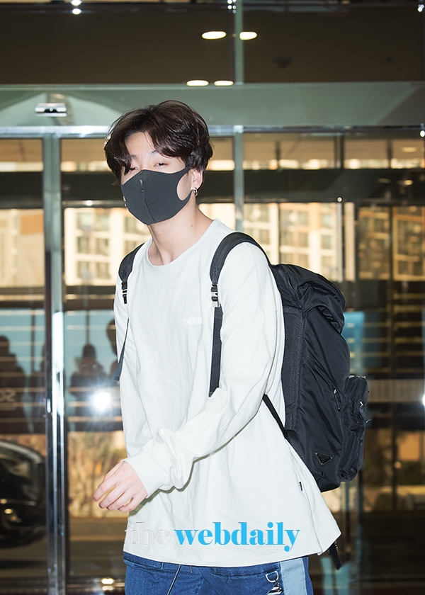 방탄소년단(BTS) 정국, 김포국제공항 전용기 청사 출국 현장