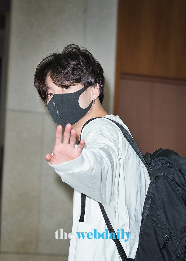 방탄소년단(BTS) 정국, 김포국제공항 전용기 청사 출국 현장