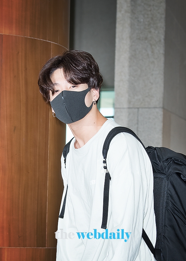 방탄소년단(BTS) 정국, 김포국제공항 전용기 청사 출국 현장