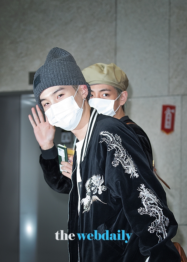 방탄소년단(BTS) 슈가-뷔, 김포국제공항 전용기 청사 출국 현장