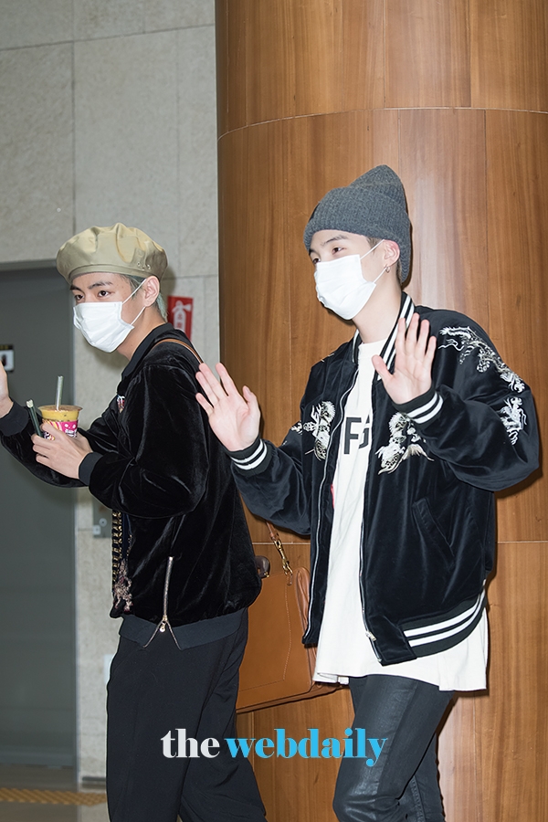 방탄소년단(BTS) 뷔-슈가, 김포국제공항 전용기 청사 출국 현장