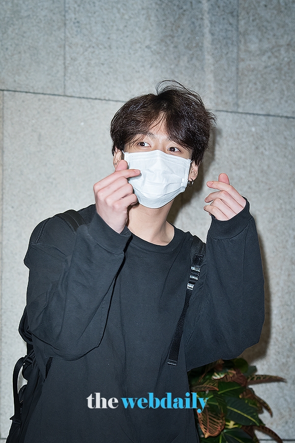 방탄소년단(BTS) 정국, 김포국제공항 전용기 청사 입국 현장