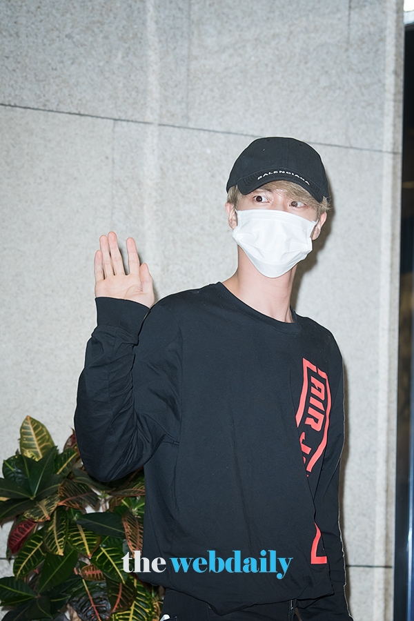 방탄소년단(BTS) 진, 김포국제공항 전용기 청사 입국 현장