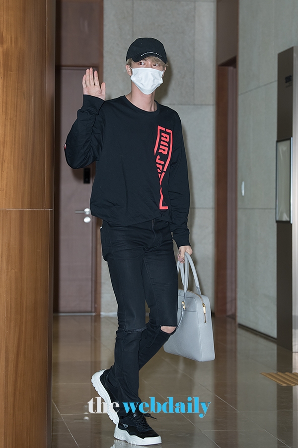 방탄소년단(BTS) 진, 김포국제공항 전용기 청사 입국 현장