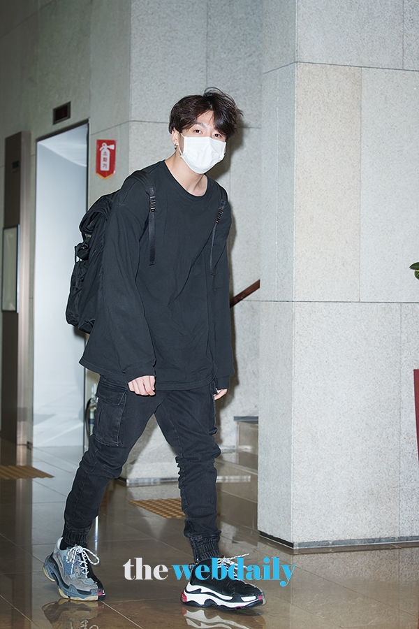 방탄소년단(BTS) 정국, 김포국제공항 전용기 청사 입국 현장