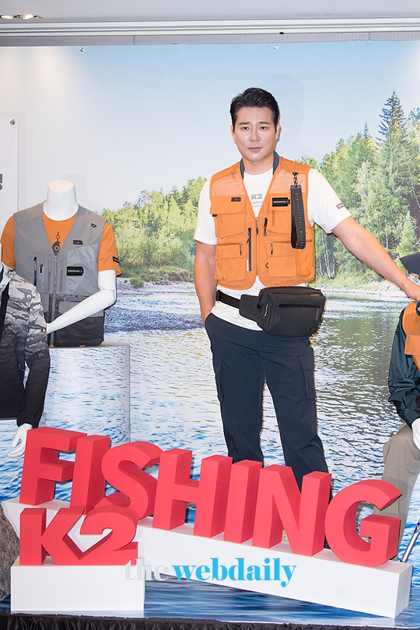 이태곤, 피싱라인 포토월 행사 현장