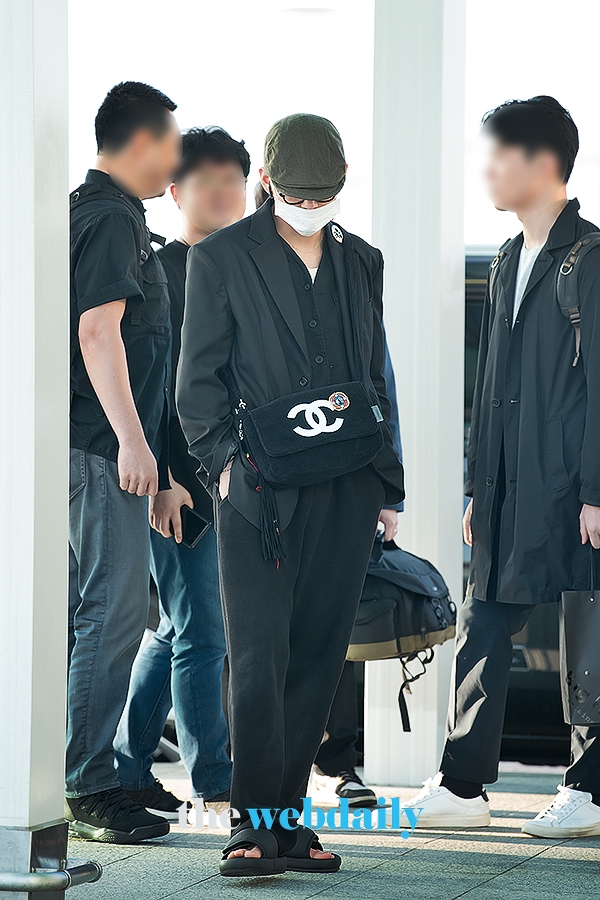방탄소년단(BTS) 뷔, 인천국제공항 출국 현장