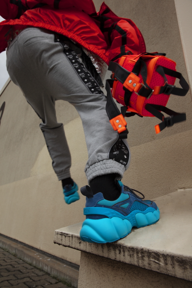 글로벌 패션업계, 뉴트로 힙한 감성 타고 ‘청키솔 슈즈’ 열풍