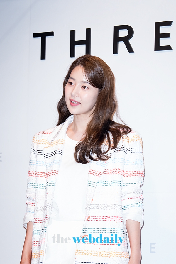 한지혜, ‘쓰리(THREE)’ 론칭 포토월 행사 현장