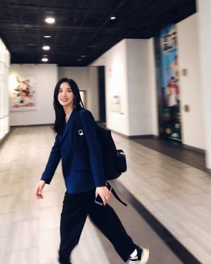 이청아, 작은 얼굴에 큰 기럭지..."슈슉 나는 빠른 인간"