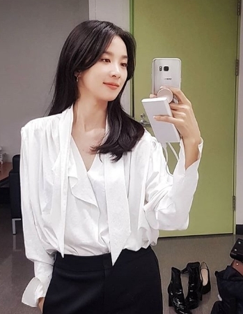 이청아, 작은 얼굴에 큰 기럭지..."슈슉 나는 빠른 인간"