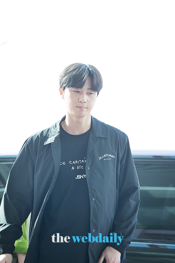 박서준, 인천국제공항 출국 현장
