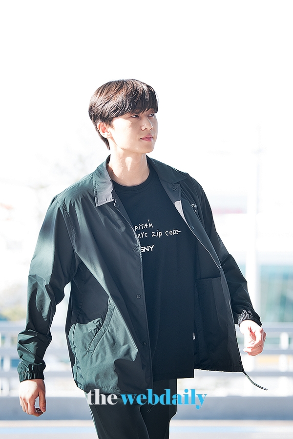 박서준, 인천국제공항 출국 현장