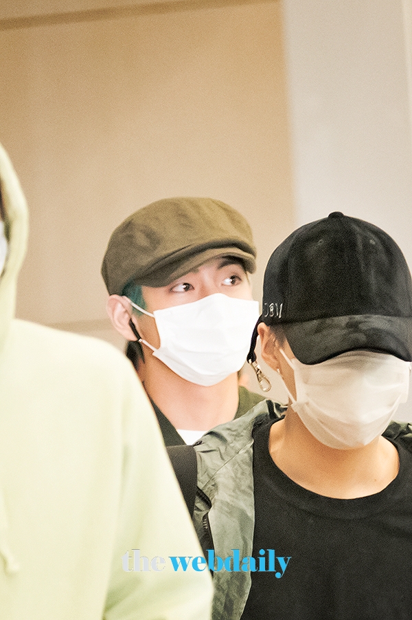 방탄소년단(BTS) 뷔, 인천국제공항 입국 현장
