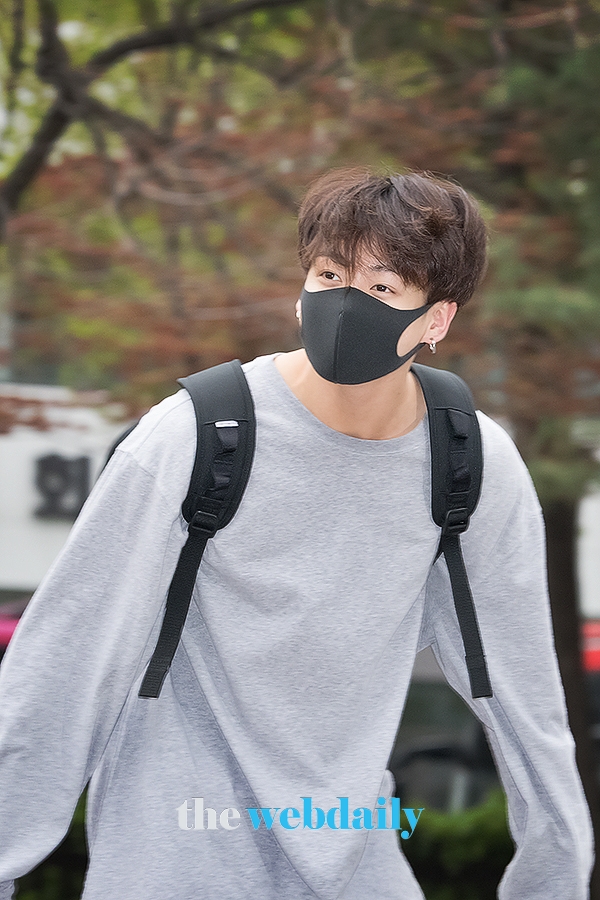방탄소년단(BTS) 정국, KBS 2TV 음악방송 '뮤직뱅크' 출근길