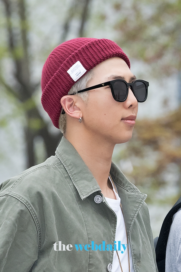 방탄소년단(BTS) RM, KBS 2TV 음악방송 '뮤직뱅크' 출근길
