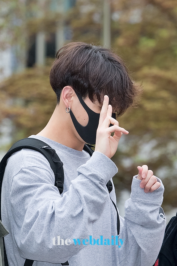 방탄소년단(BTS) 정국, KBS 2TV 음악방송 '뮤직뱅크' 출근길