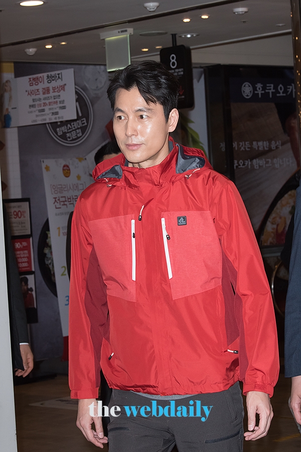 정우성, 사인회 포토월 현장