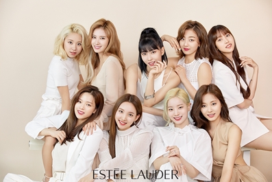 트와이스, ‘에스티 로더’ 한국 앰버서더로 선정 … ‘9人9色 매력 발산’