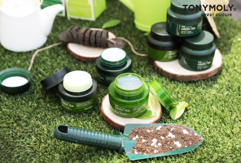 토니모리 더 촉촉 그린티 수분크림 3종 연출 이미지.(사진=토니모리)