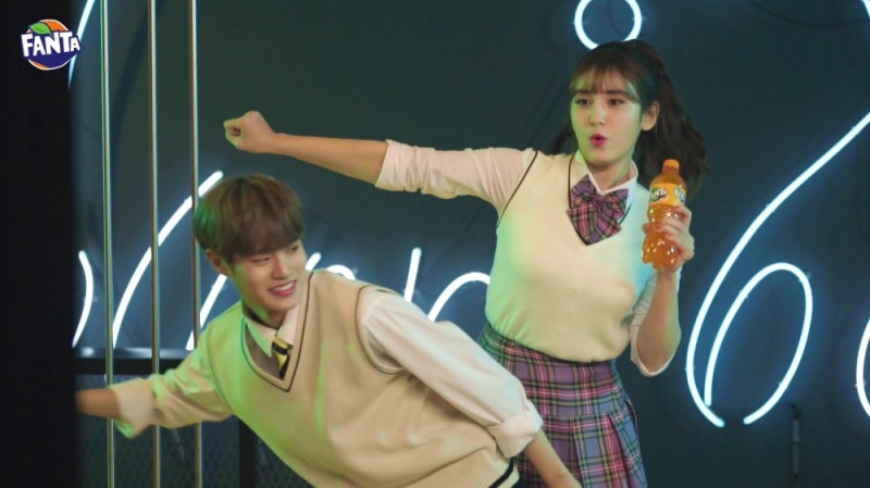 전소미 이대휘 광고 영상 촬영 현장 비하인드 캡쳐 이미지. (사진= 코카-콜라사)