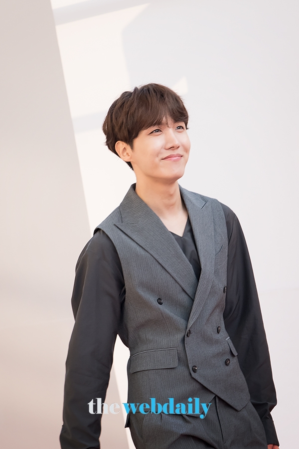 방탄소년단(BTS) 제이홉, U+5G 더팩트 뮤직 어워즈 레드카펫 행사