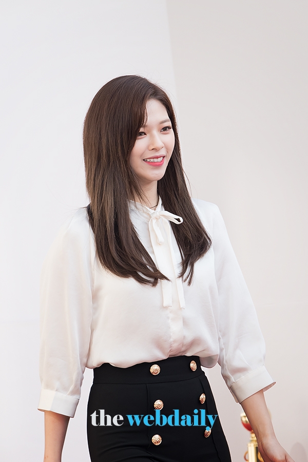 TWICE(트와이스) 정연 , U+5G 더팩트 뮤직 어워즈 레드카펫 행사