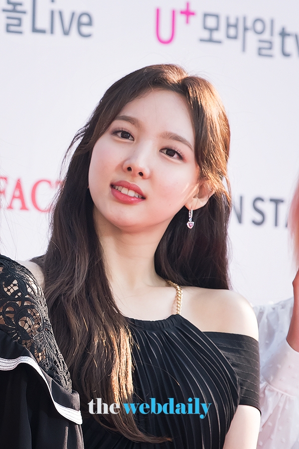 TWICE(트와이스) 나연, U+5G 더팩트 뮤직 어워즈 레드카펫 행사