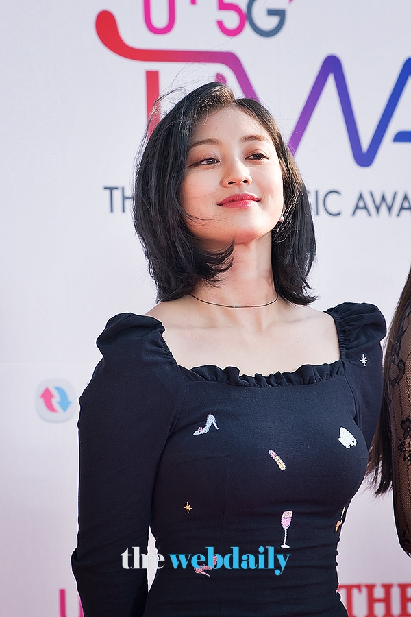 TWICE(트와이스) 지효, U+5G 더팩트 뮤직 어워즈 레드카펫 행사