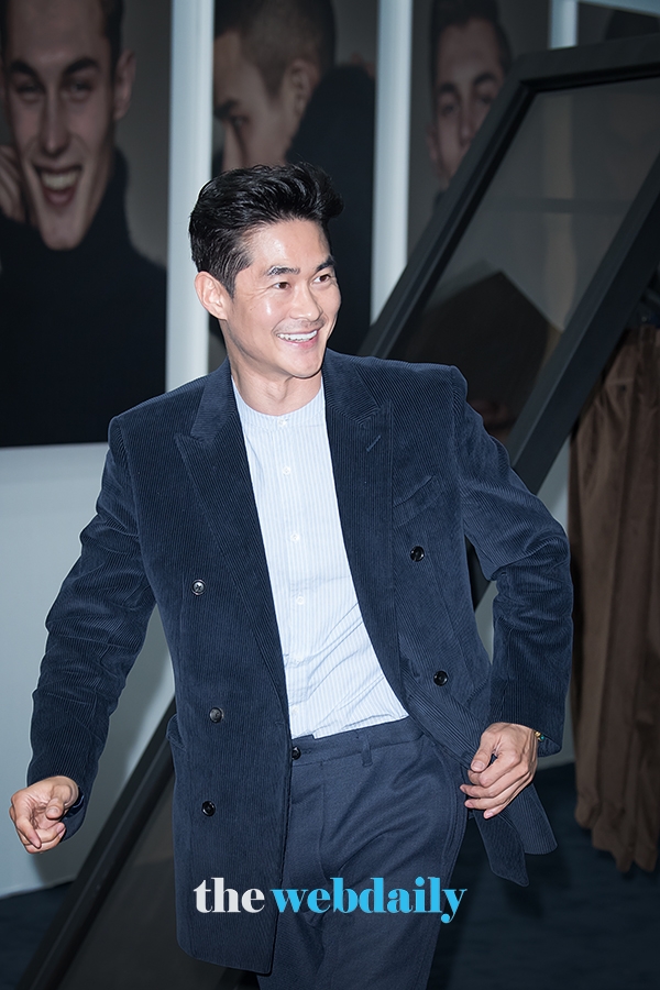 배정남, 티아이포맨 리브랜딩 포토월 행사 현장