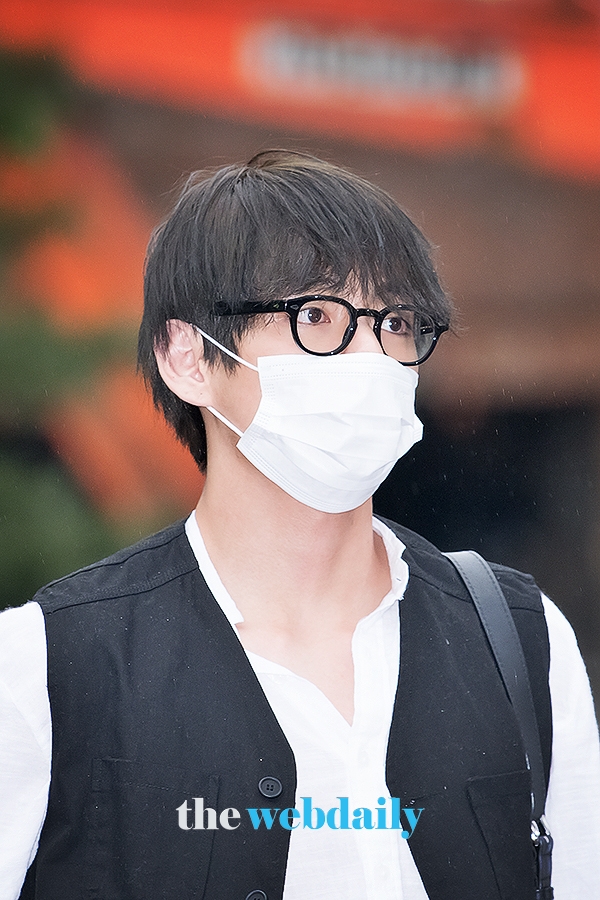 방탄소년단(BTS) 뷔, KBS 2TV 음악방송 '뮤직뱅크' 출근길