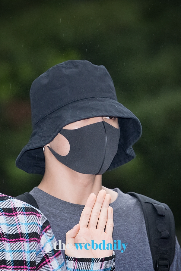 방탄소년단(BTS) 정국, KBS 2TV 음악방송 '뮤직뱅크' 출근길