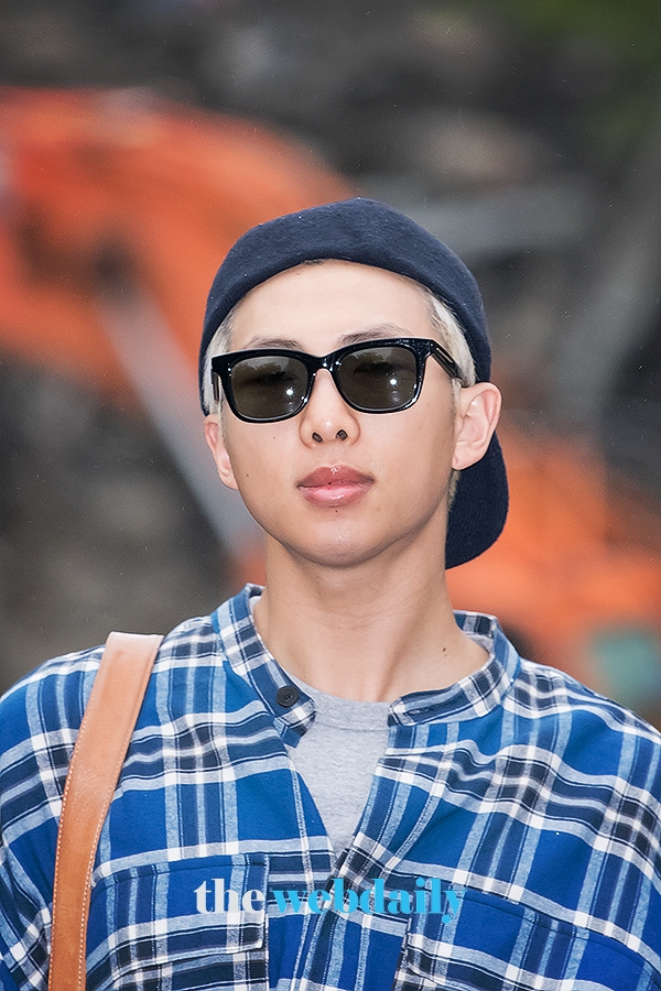 방탄소년단(BTS) RM, KBS 2TV 음악방송 '뮤직뱅크' 출근길