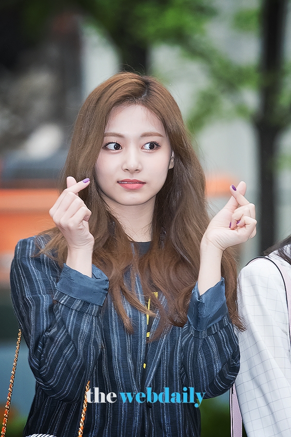 TWICE(트와이스) 쯔위, KBS 2TV 음악방송 '뮤직뱅크' 출근길