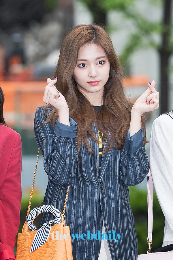 TWICE(트와이스) 쯔위, KBS 2TV 음악방송 '뮤직뱅크' 출근길