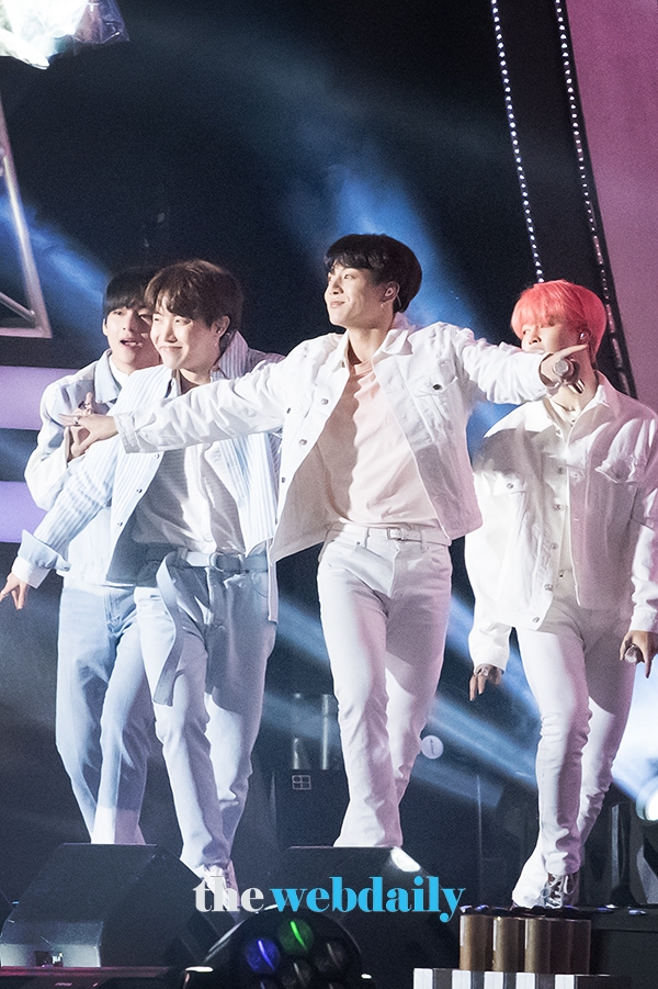 방탄소년단(BTS) 정국-제이홉, SBS 슈퍼콘서트 in 광주 행사 현장