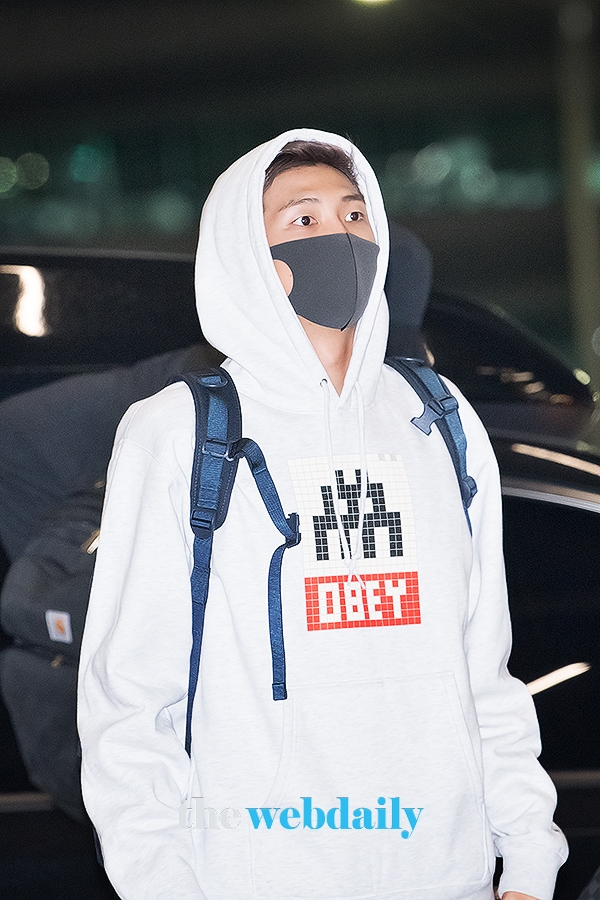 방탄소년단(BTS) RM, 인천국제공항 출국 현장
