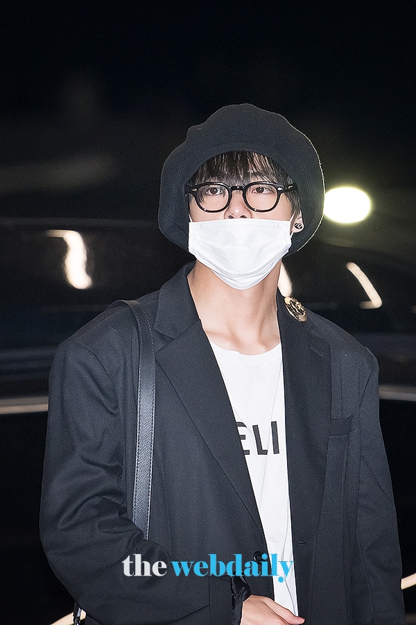 방탄소년단(BTS) 뷔, 인천국제공항 출국 현장