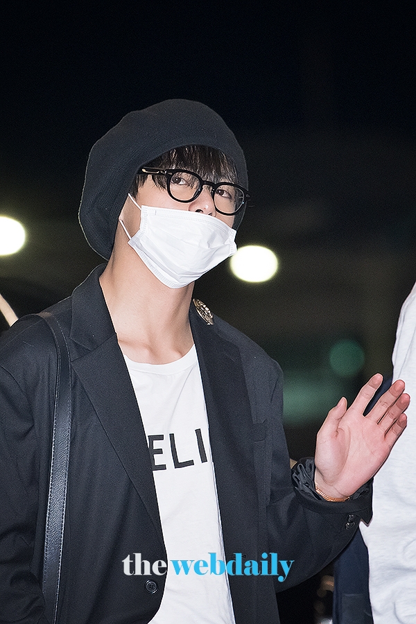 방탄소년단(BTS) 뷔, 인천국제공항 출국 현장