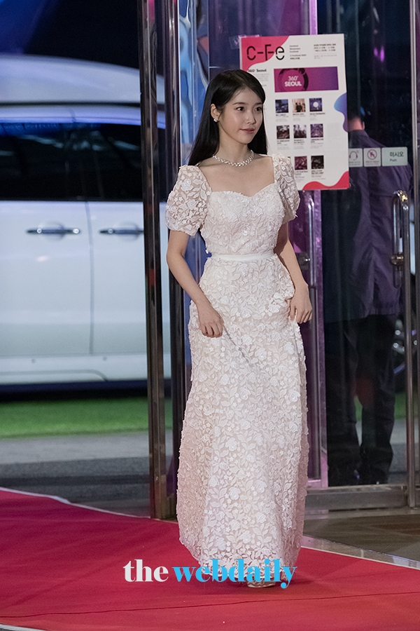 아이유, '제55회 백상예술대상' 레드카펫 행사 현장
